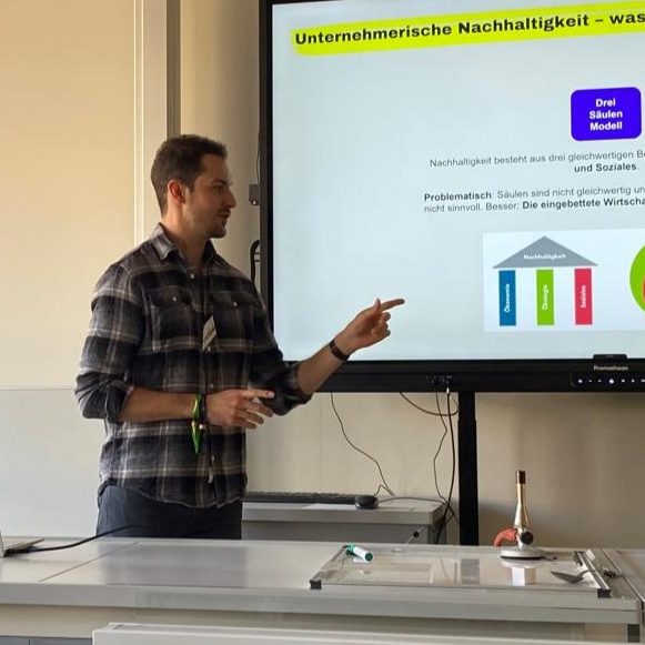 Konstantin Pfoser gibt Workshop auf Klimakonferenz in Berlin